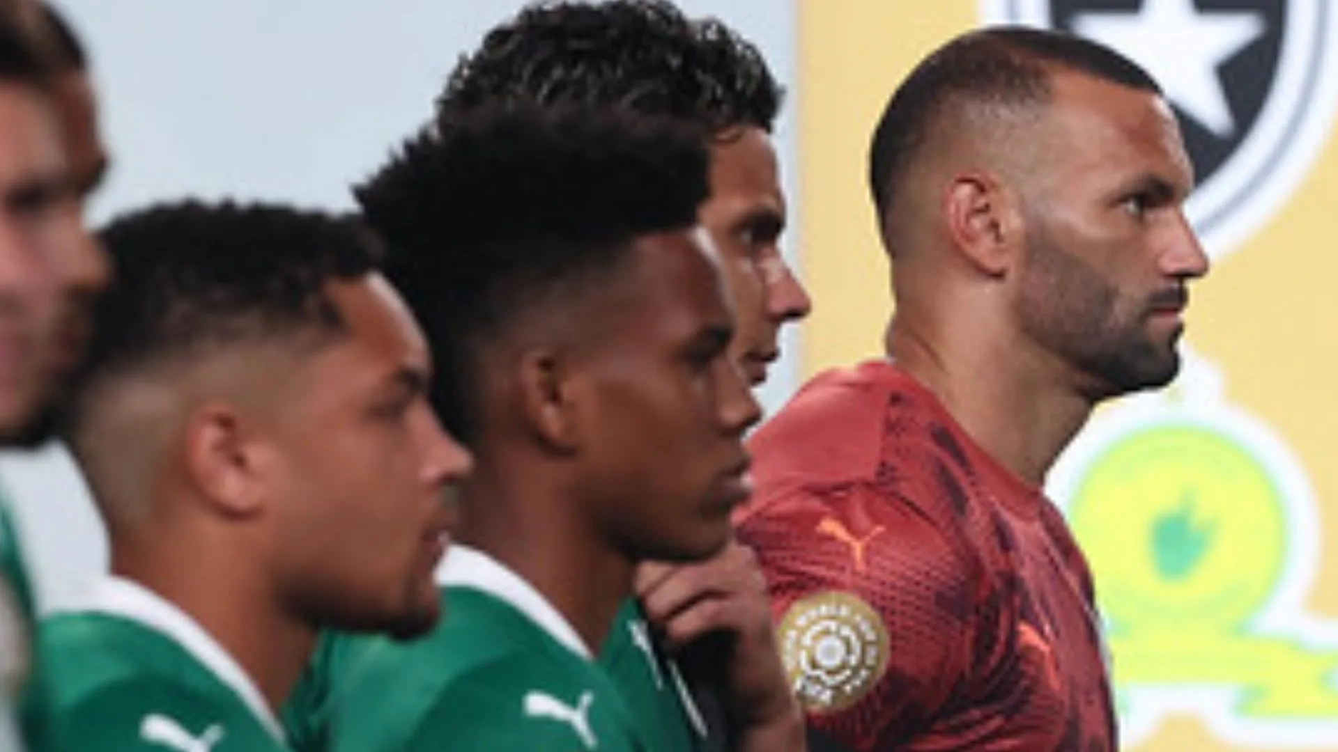 Torcedores do Palmeiras não perdoam falha e sugerem Léo Jardim no lugar de Weverton: “Oferece o dinheiro do Mundial”