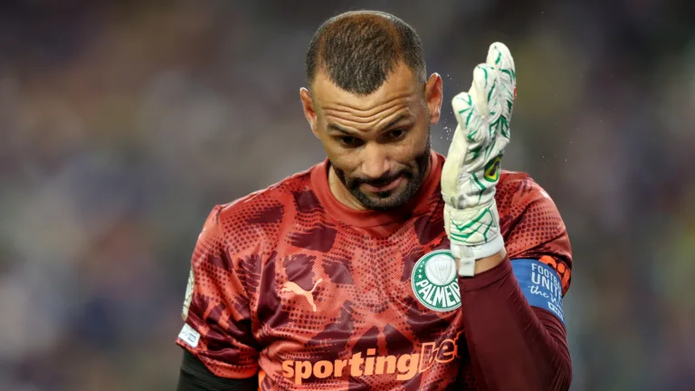 Amorim busca opinião dos torcedores do Palmeiras sobre Weverton: “Ídolo, mas tem que pensar em substituição”