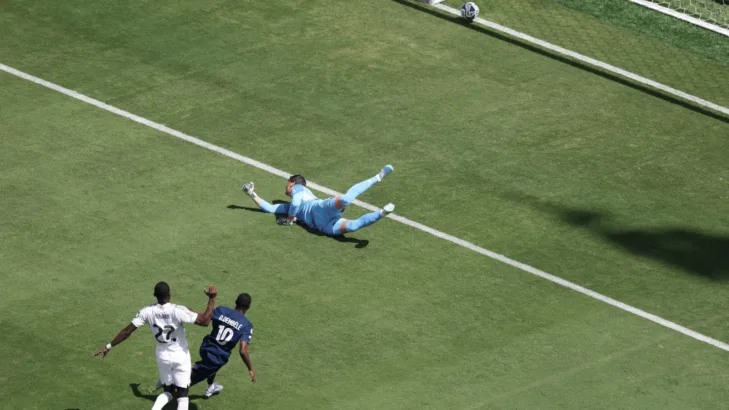 Rüdiger e Asencio falham em gols contra o PSG e torcida do Real Madrid corneta: “Time tá sendo engolido” Rüdiger e Asencio falham em gols contra o PSG e torcida do Real Madrid corneta: “Time tá sendo engolido”