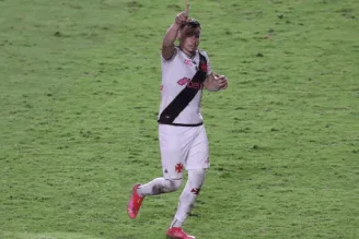 Hugo Moura pode surgir em nova função no Vasco e Bruno Murito confirma: "Quebra-galho como zagueiro"