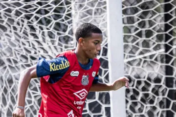 Santos desembarca na Bahia e Robinho Jr faz parte da delegação: “Foi alvo da torcida”
