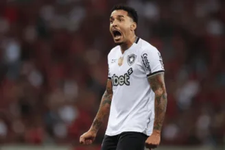Botafogo bate o pé e exige multa à vista para liberar Gregore ao Al-Rayyan