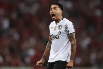 Botafogo bate o pé e exige multa à vista para liberar Gregore ao Al-Rayyan