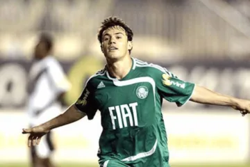Ex-Palmeiras, Kleber Gladiador tem mandado de prisão expedido por dívida de pensão de R$ 2 milhões