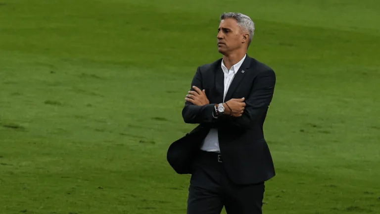 São Paulo perde contra o Flamengo e Crespo dispara: “Temos que lutar até o final”