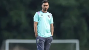 Caçapa lidera vitória do Botafogo e brinca com Davide Ancelotti: “Auxiliar de luxo”