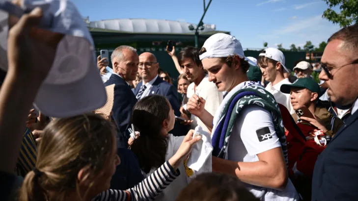 Christopher Eubanks rebate críticas a João Fonseca após Wimbledon: “Do que vocês estão falando?” Christopher Eubanks rebate críticas a João Fonseca após Wimbledon: “Do que vocês estão falando?”