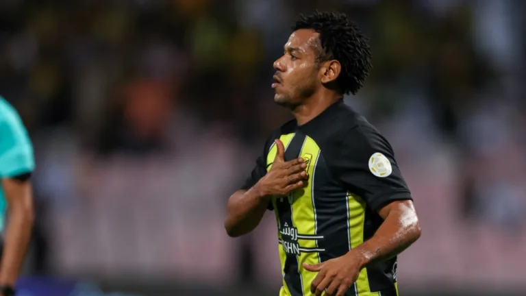 Vitória acerta a contratação do atacante Romarinho, ex-Corinthians, e torcedor crava: “Se jogar bem volta pro Corinthians no final do ano”