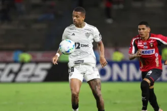 Caio Paulista é vítima de racismo em jogo do Atlético-MG e torcedor do Bucaramanga é preso