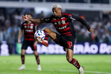 Flamengo aceita proposta da Roma por Wesley e torcedor reage: “Traz o Rodinei de volta”