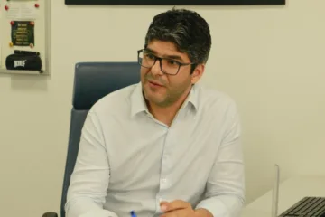 Torbes revela Luis Vagner Vívian como alvo de críticas no Grêmio e torcedor dispara: “Tomara que saia”