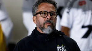 Cleber Xavier vê Santos desequilibrado e reconhece superioridade do Mirassol: “Tomaram conta do jogo”