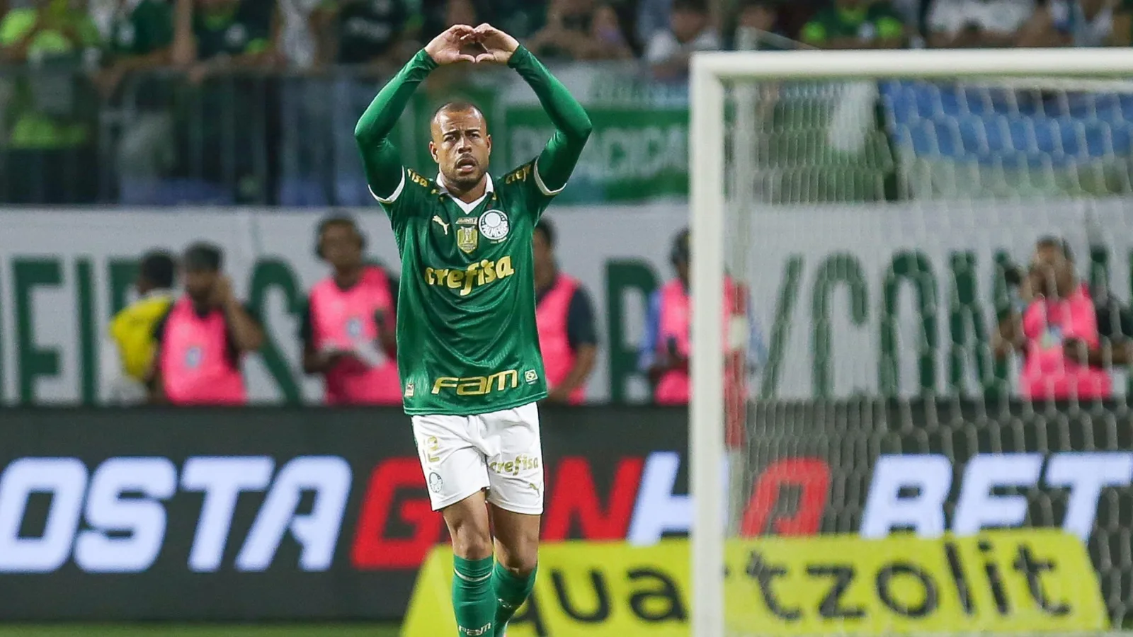 Santos vence concorrência do Grêmio, encaminha contratação do lateral Mayke e torcida comemora: “Uma notícia maravilhosa”