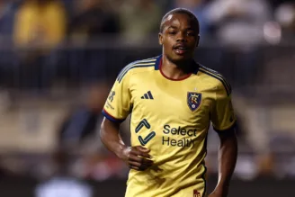 Vasco avança em negociação com Andrés Gómez e torcida critica: "Mais um que não vai jogar nada"