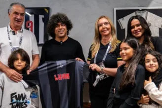 Campeão da Libertadores pelo Atlético-MG, Luan é 'imortalizado' na Arena MRV e torcida ironiza: "Pediu a quem?"