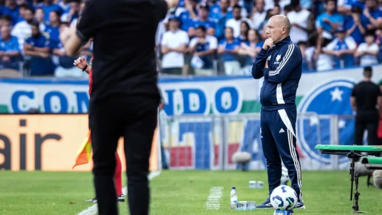 Leonardo Jardim explica situação de Gabigol no Cruzeiro após derrota contra Ceará: “Só posso escalar 11”