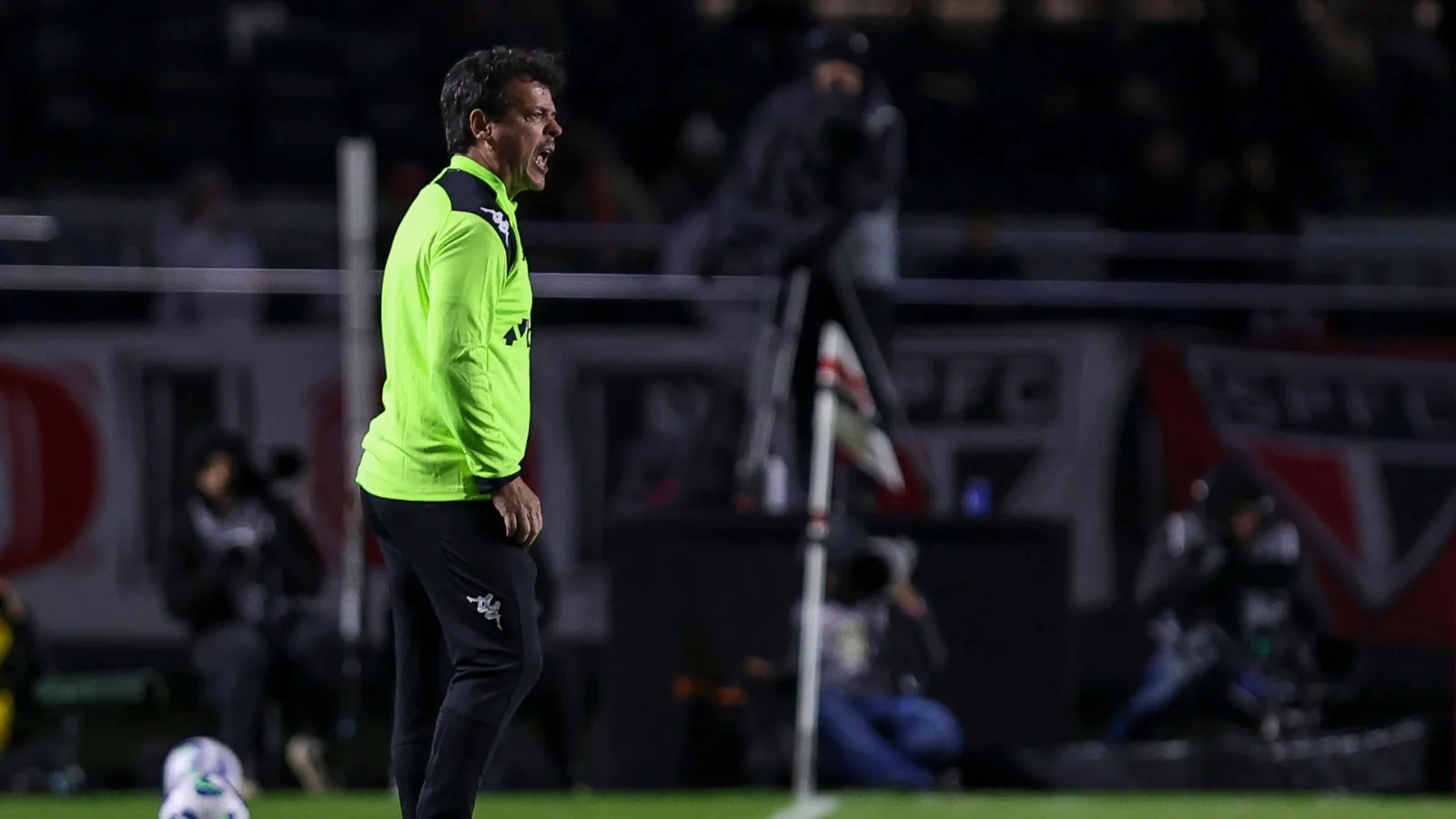 Fernando Diniz banca Vegetti após novo jogo sem gols do Vasco: “É nosso plano principal”