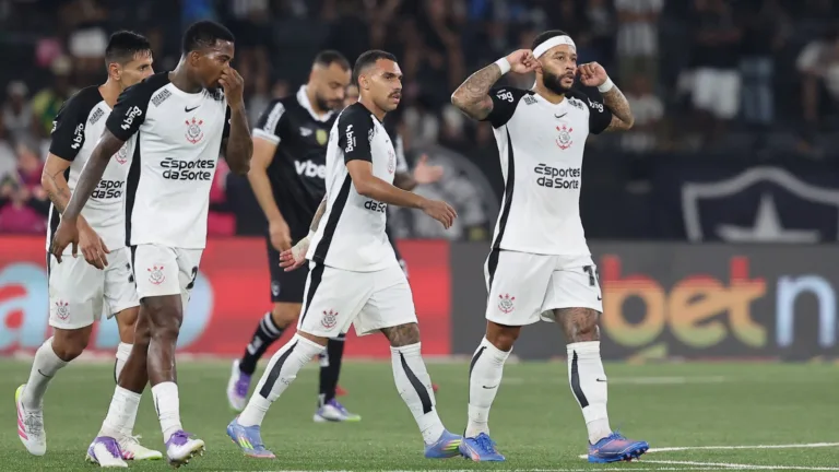 Memphis Depay cita vantagem do Corinthians na Copa do Brasil e elogia o Palmeiras: “Uma final para nós”