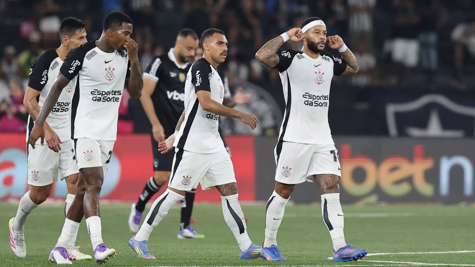 Memphis Depay cita vantagem do Corinthians na Copa do Brasil e elogia o Palmeiras: “Uma final para nós”