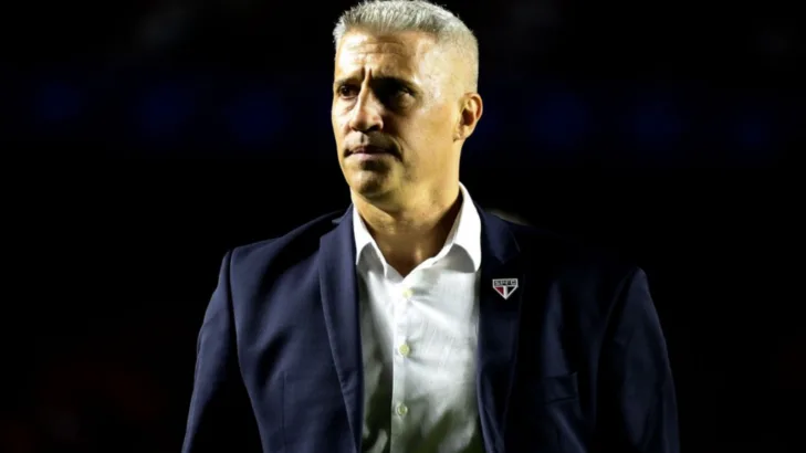 Crespo enaltece Cotia e diz confiar nos jovens do São Paulo: “Estou muito contente” Crespo enaltece Cotia e diz confiar nos jovens do São Paulo: “Estou muito contente”