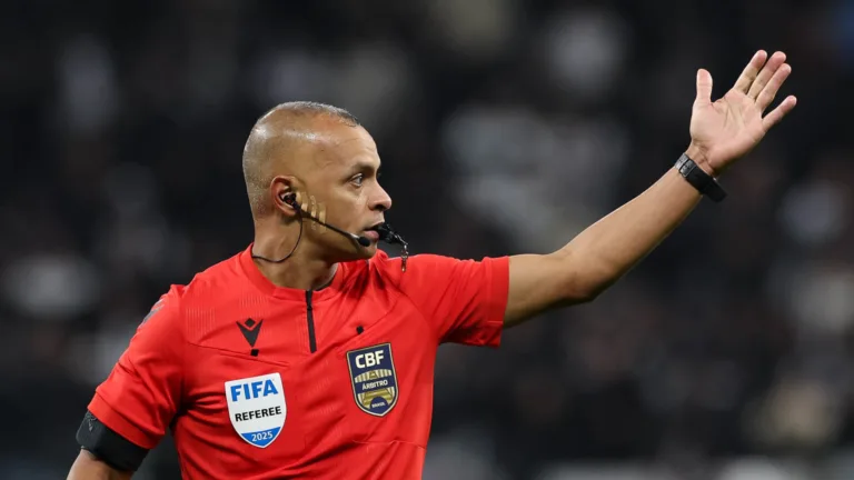 Apesar de crise, dois brasileiros concorrem a prêmio de melhor árbitro do mundo