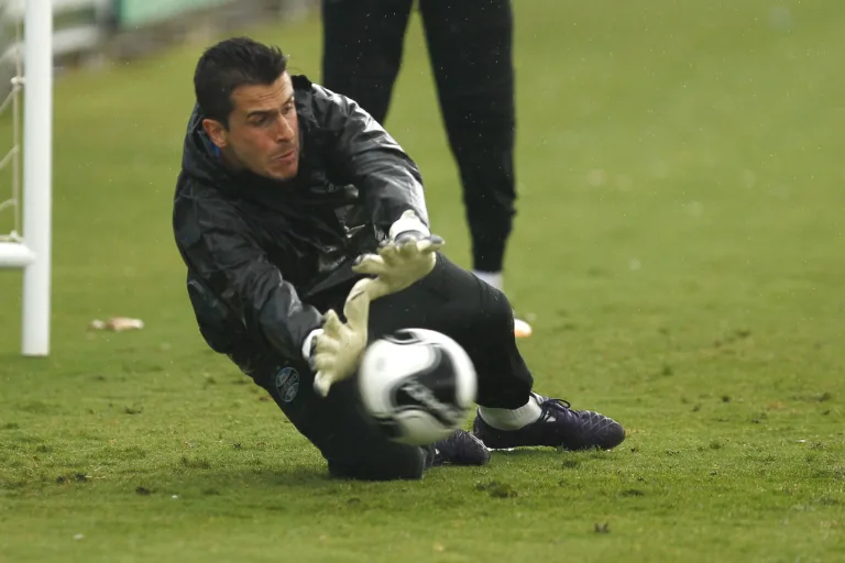 Marcelo Grohe pede alguns dias para responder o Grêmio e Bruno Soares atualiza negócio: “Tendência forte de acerto”