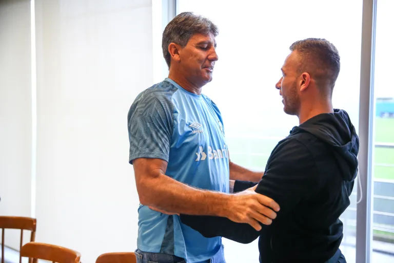 Torcedores do Grêmio relembram declaração antiga de Arthur na época da ida ao Barcelona: “Eu vou voltar”