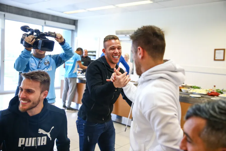 Grêmio se vê perto de fechar com Arthur e Alex Bagé traz novos detalhes: “Deve anunciar na próxima semana”