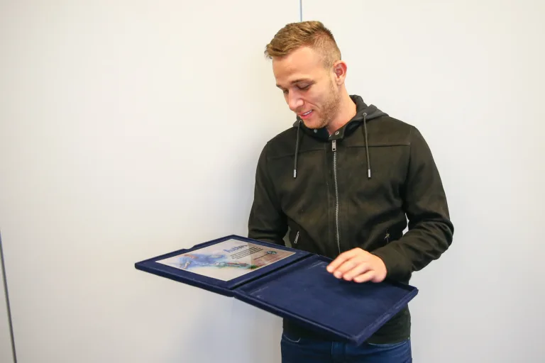 Arthur permanece no radar do Grêmio e Gabardo explica possibilidades de negócio: “Ele terá que abrir mão de valores”