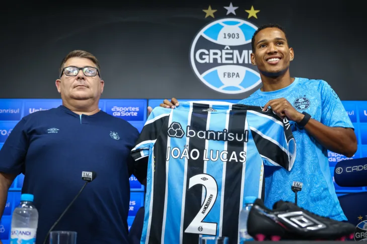 Torcedores gremistas se preocupam com possível titularidade de João Lucas em Fluminense x Grêmio: “Só pode ser brincadeira”