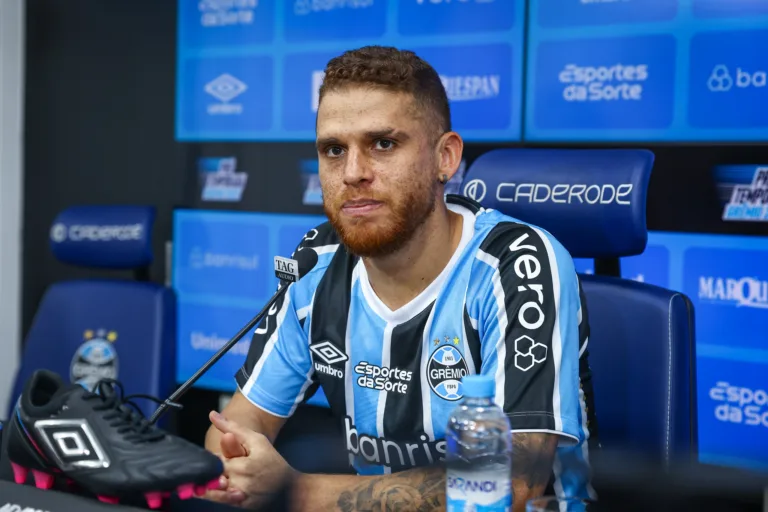 Grêmio divulga relacionados para enfrentar o Sport e torcedores repercutem volta de Cuéllar: “Libertaram o colombiano”