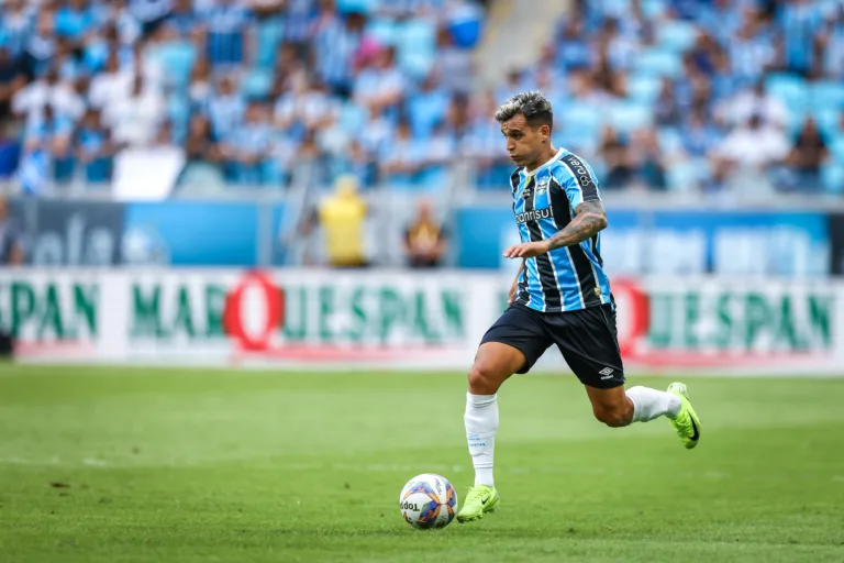 Cristaldo não pretende sair do Grêmio para a Arábia Saudita, e Saimon Bianchini revela objetivo: “Quer disputar a Copa”
