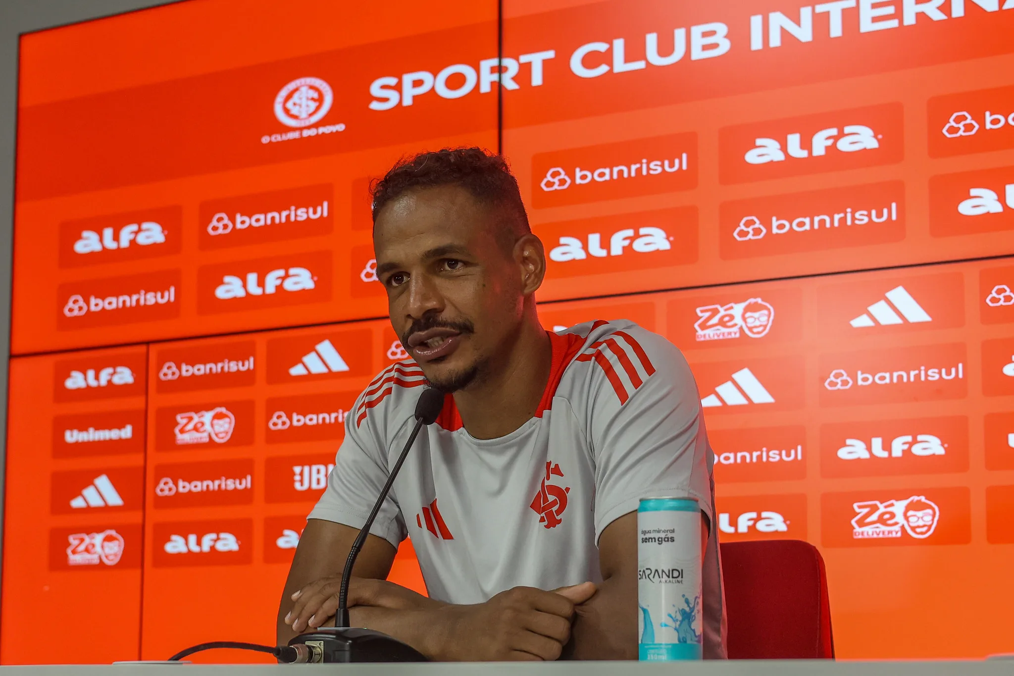 Ex-Internacional, Fernando cria seleção dos melhores da carreira e coloca Alex Sandro, do Flamengo: “Jogou comigo no Porto”