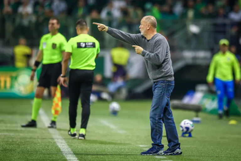 Chico Garcia começa a duvidar da continuidade de Mano Menezes no Grêmio: “Não sei se será capaz”