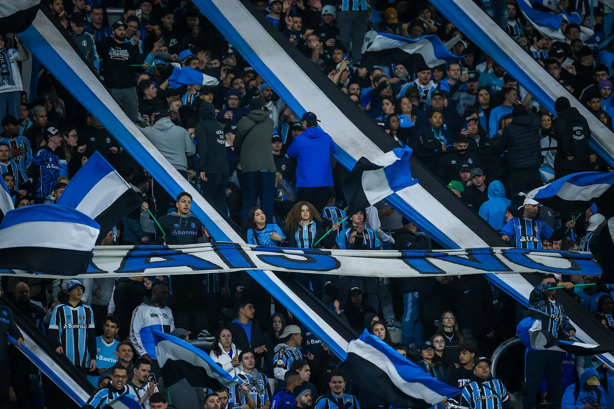 Grêmio relembra ‘aniversário’ de 10 anos de goleada para cima do Internacional: “Uma tarde histórica”
