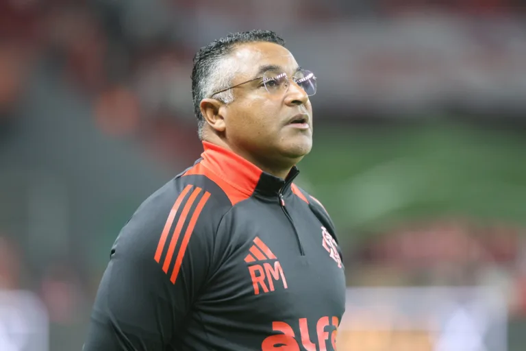 Roger Machado promete não ‘desistir’ no Internacional e fala da queda para o Flamengo: “Nível deles momentaneamente é maior”