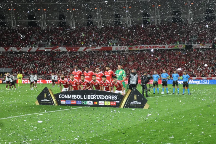 Internacional realiza primeiras demissões pelo caso do ‘papel picado’ contra o Flamengo, que surpreendeu Ancelotti: “Mundo divertido” Internacional realiza primeiras demissões pelo caso do ‘papel picado’ contra o Flamengo, que surpreendeu Ancelotti: “Mundo divertido”
