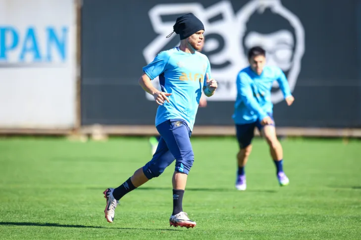 Hoje no Grêmio, Cuéllar diz que Flamengo barrou seu sonho de Europa e relembra bastidores da saída: “Me senti usado” Hoje no Grêmio, Cuéllar diz que Flamengo barrou seu sonho de Europa e relembra bastidores da saída: “Me senti usado”