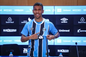 Chico Garcia rasga elogios para Marcos Rocha, que vai fazer a estreia em Grêmio x Ceará: “Está voando nos treinos”
