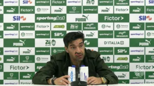 Abel Ferreira se pronuncia e revela como está a renovação com o Palmeiras: “A minha família vai decidir”