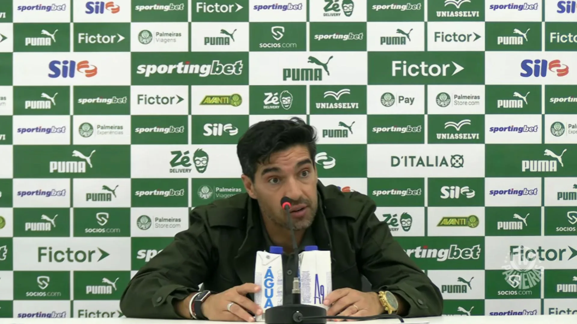 Abel Ferreira se pronuncia e revela como está a renovação com o Palmeiras: “A minha família vai decidir”