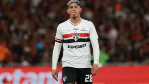 São Paulo pode ter desfalque do zagueiro Alan Franco contra o Atlético Nacional em decisão na Libertadores
