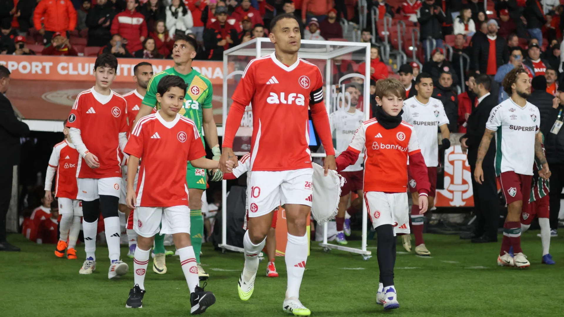 Internacional terá decisões na Copa do Brasil e Libertadores e três jogos seguidos contra o Flamengo em agosto