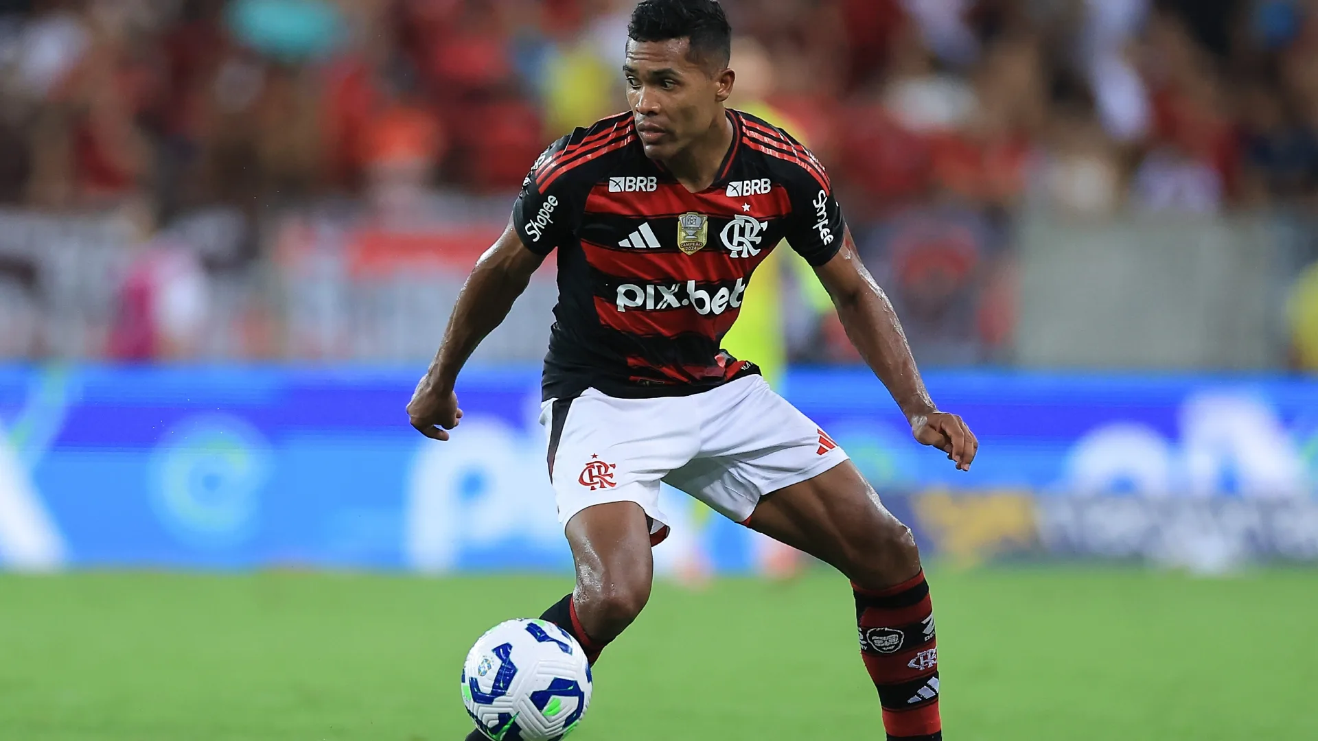 Torcedores do Flamengo se revoltam com nova lesão de Alex Sandro e pedem a saída em 2026: “É melhor não renovar”
