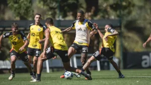 Alexandre Simões aprova rodízio do Atlético-MG contra o Bragantino, mas pondera: “Não pode esquecer o Brasileirão”