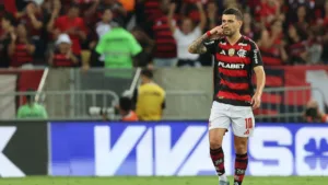 Alicia Klein rebate declaração de Arrascaeta sobre torcida e detona jogadores do Flamengo: “Só querem ser aplaudidos”