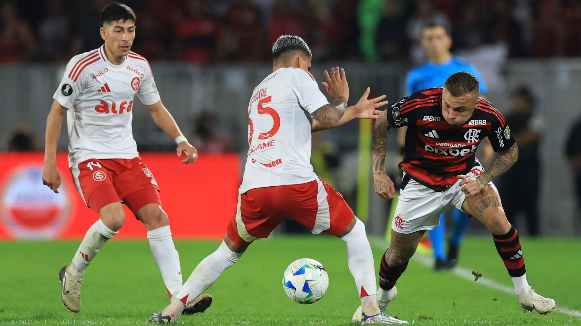 Ana Thaís aponta Flamengo abaixo do esperado e sem brilho em jogos decisivos: “Falta uma energia”