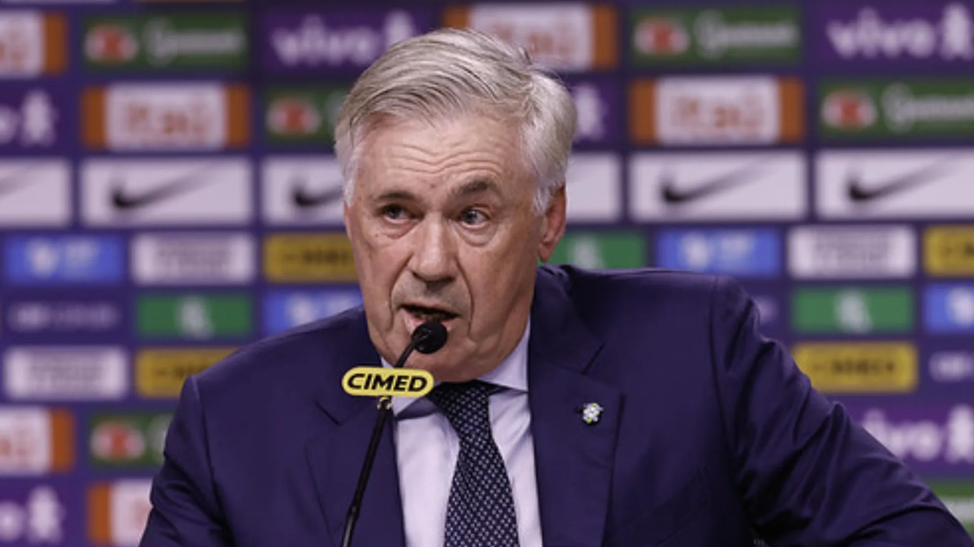 Galvão Bueno “cobra” Ancelotti após hat-trick de Pedro em Flamengo x Vitória: “Não tinha um jeitinho?”