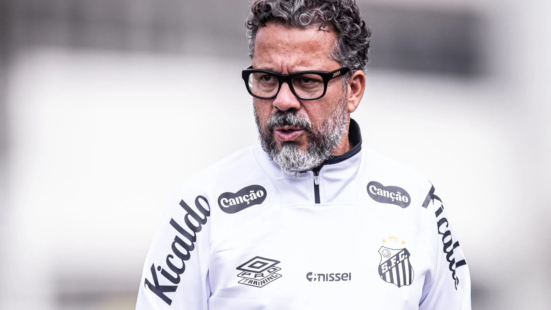 Milton Neves exalta vitória do Santos e aponta ‘salvação’ de Cleber Xavier: “Movimento para derrubá-lo perde força”