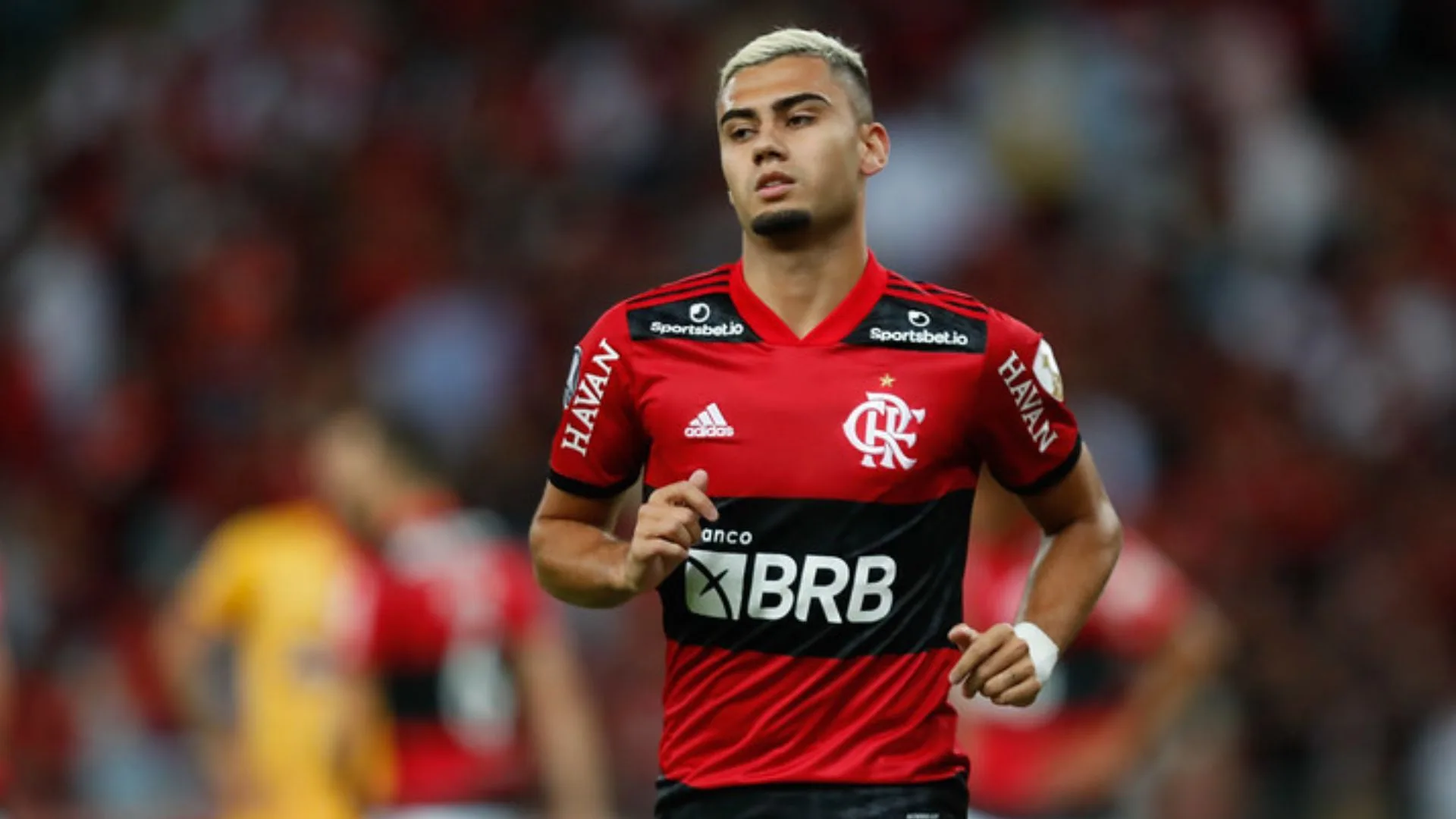Palmeiras exibe jogadas de Andreas Pereira, ignora passado no Flamengo e torcedores reagem: “Faltou aquele lance”